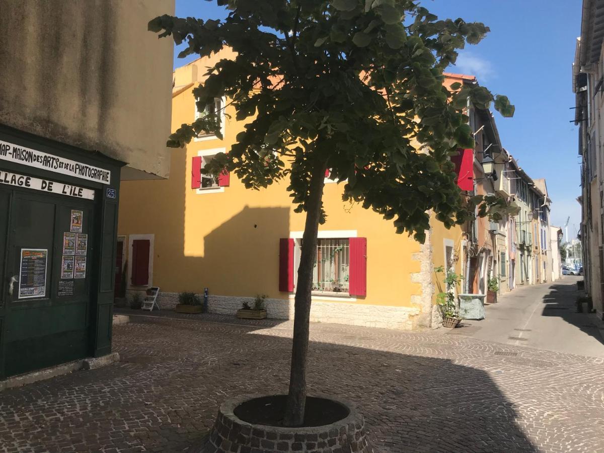 A La Venise Provencale *